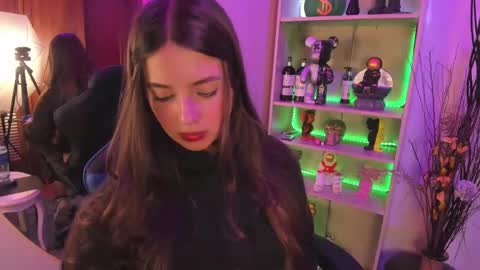 Snapshot of emilykarterr chatting on December 4, 4:05 pm VALEEEN online show from December 4, 4:05 pm