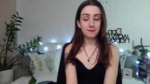 Emyli online show from February 4, 9:20 pm