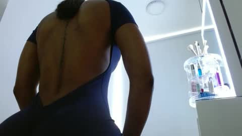 Snapshot of emilymonrro chatting on December 4, 4:05 pm emily monrro online show from December 4, 4:05 pm