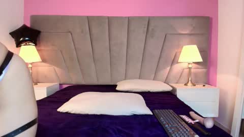 Snapshot of emilyroth chatting on January 13, 8:58 pm emily online show from January 13, 8:58 pm