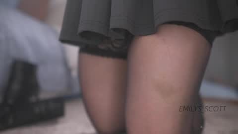 Snapshot of emilys_scott chatting on May 18, 2:01 pm Emy online show from May 18, 2:01 pm