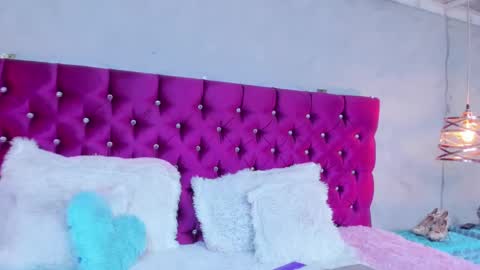 Snapshot of emilysander_ chatting on January 11, 1:11 pm Emily online show from January 11, 1:11 pm