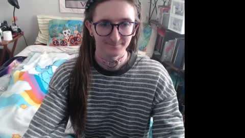 Snapshot of emilytfrench chatting on December 1, 10:53 pm Emily online show from December 1, 10:53 pm