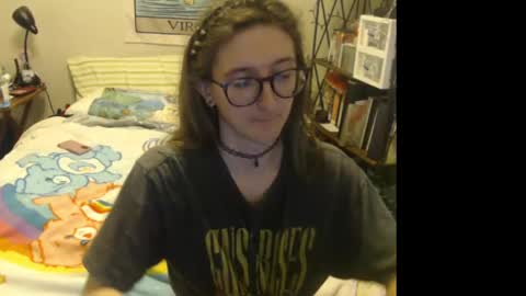 Snapshot of emilytfrench chatting on December 4, 12:41 am Emily online show from December 4, 12:41 am