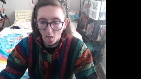 Snapshot of emilytfrench chatting on December 4, 10:41 pm Emily online show from December 4, 10:41 pm