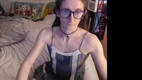 Snapshot of emilytfrench chatting on November 4, 11:48 pm Emily online show from November 4, 11:48 pm