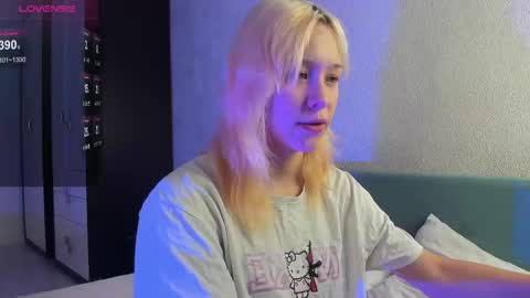 Snapshot of emilytrase chatting on March 1, 1:18 am Betty online show from March 1, 1:18 am