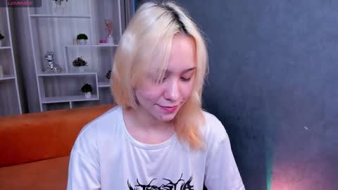 Snapshot of emilytrase chatting on March 3, 1:23 am Betty online show from March 3, 1:23 am