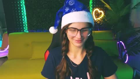 Snapshot of emilytucker chatting on December 22, 1:45 am Emily online show from December 22, 1:45 am