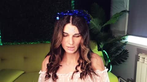 Snapshot of emilytucker chatting on December 27, 4:47 am Emily online show from December 27, 4:47 am