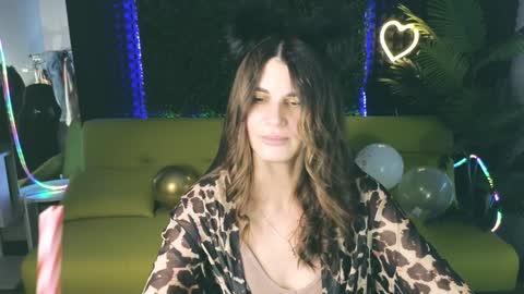 Snapshot of emilytucker chatting on January 17, 4:49 am Emily online show from January 17, 4:49 am