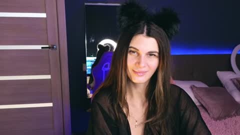 Snapshot of emilytucker chatting on January 19, 1:43 am Emily online show from January 19, 1:43 am