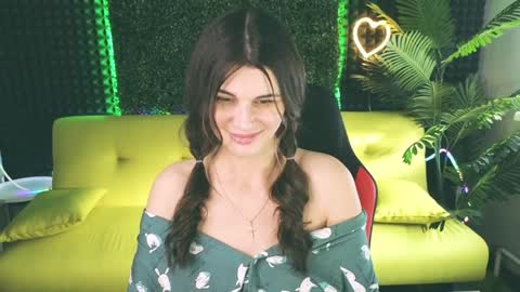 Snapshot of emilytucker chatting on January 30, 7:39 am Emily online show from January 30, 7:39 am