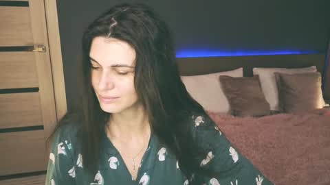 Snapshot of emilytucker chatting on February 2, 1:45 am Emily online show from February 2, 1:45 am