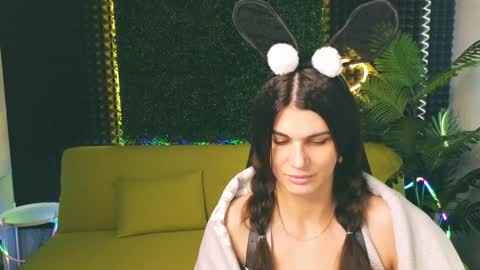 Snapshot of emilytucker chatting on February 4, 4:37 am Emily online show from February 4, 4:37 am