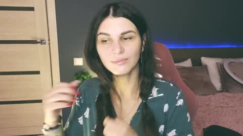 Snapshot of emilytucker chatting on February 5, 1:26 am Emily online show from February 5, 1:26 am