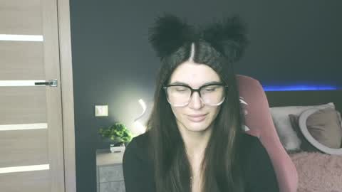 Snapshot of emilytucker chatting on February 9, 1:55 am Emily online show from February 9, 1:55 am