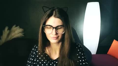 Snapshot of emilytucker chatting on February 10, 4:19 am Emily online show from February 10, 4:19 am