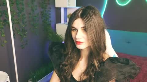 Snapshot of emilytucker chatting on February 13, 5:05 am Emily online show from February 13, 5:05 am