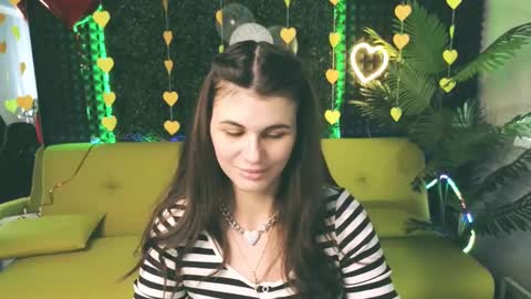 Snapshot of emilytucker chatting on February 15, 4:47 am Emily online show from February 15, 4:47 am