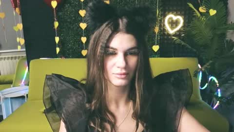 Snapshot of emilytucker chatting on February 17, 1:25 am Emily online show from February 17, 1:25 am