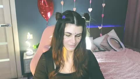 Snapshot of emilytucker chatting on February 19, 7:28 am Emily online show from February 19, 7:28 am