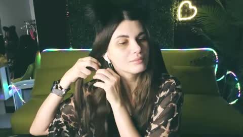 Snapshot of emilytucker chatting on March 2, 1:36 am Emily online show from March 2, 1:36 am