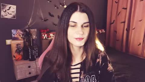 Snapshot of emilytucker chatting on October 30, 2:13 am Emily online show from October 30, 2:13 am