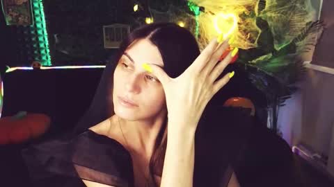 Snapshot of emilytucker chatting on November 2, 2:14 am Emily online show from November 2, 2:14 am