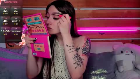 Snapshot of emilytylerr chatting on November 13, 8:13 am Emily online show from November 13, 8:13 am