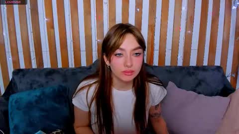 Snapshot of emilytylerr chatting on December 2, 7:57 am Emily online show from December 2, 7:57 am