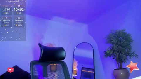 Snapshot of emilywillis8 chatting on October 8, 12:25 pm E M I L Y online show from October 8, 12:25 pm