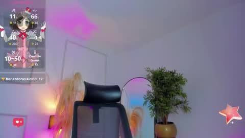 Snapshot of emilywillis8 chatting on November 4, 3:11 pm E M I L Y online show from November 4, 3:11 pm