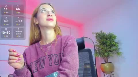 Snapshot of emilywillis8 chatting on November 20, 2:17 pm E M I L Y online show from November 20, 2:17 pm