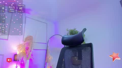 Snapshot of emilywillis8 chatting on December 17, 2:45 pm E M I L Y online show from December 17, 2:45 pm