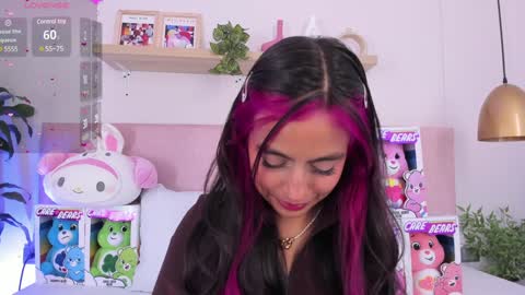 Snapshot of emilyy_bank chatting on January 26, 12:05 am Emily Bank online show from January 26, 12:05 am