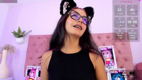 Snapshot of emilyy_bank chatting on February 4, 8:06 pm Emily Bank online show from February 4, 8:06 pm