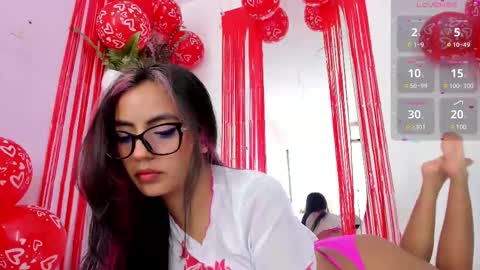 Snapshot of emilyy_bank chatting on February 21, 8:16 pm Emily Bank online show from February 21, 8:16 pm