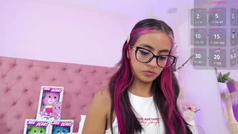 Snapshot of emilyy_bank chatting on February 26, 9:27 pm Emily Bank online show from February 26, 9:27 pm