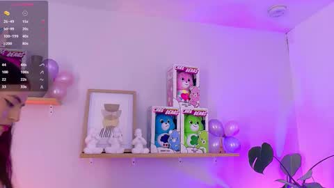 Snapshot of emilyy_bank chatting on November 29, 7:28 pm Emily Bank online show from November 29, 7:28 pm