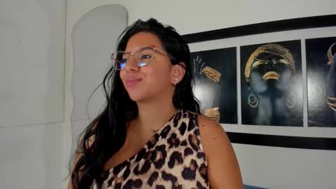 emilyy_cooperr online show from January 15, 1:59 pm