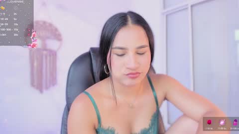emilyy_kim online show from April 1, 7:33 pm