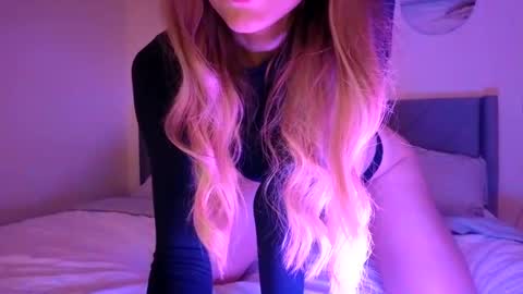 Snapshot of emilyy_miller chatting on September 27, 3:22 am emilly online show from September 27, 3:22 am