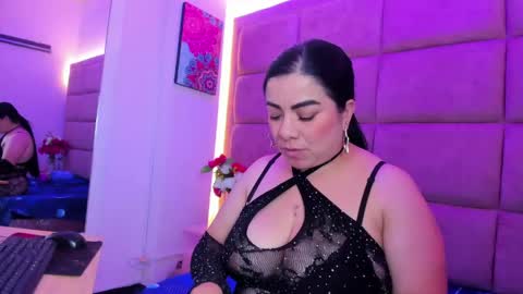 Snapshot of emilyy_moon_ chatting on June 8, 2:45 am Emilyy Moon online show from June 8, 2:45 am