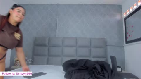 emilyy_r online show from March 25, 7:09 pm