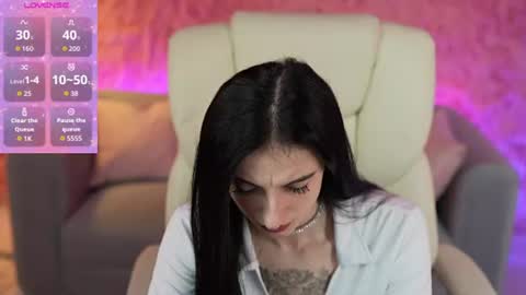 emilyymoon online show from June 17, 7:00 am