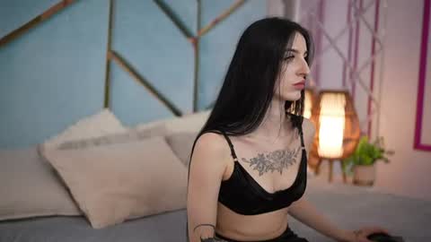 emilyymoon online show from June 30, 6:47 am