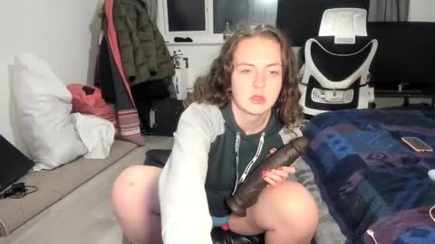 emliyjamesmjb online show from January 11, 5:40 pm