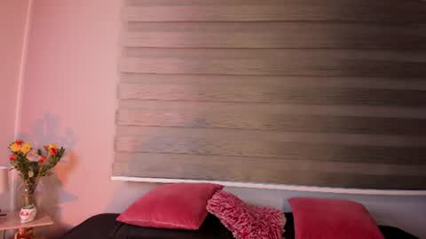 Snapshot of emma__clark__ chatting on June 24, 8:08 pm Emma Clark online show from June 24, 8:08 pm