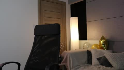 Your Emma online show from April 14, 9:21 pm